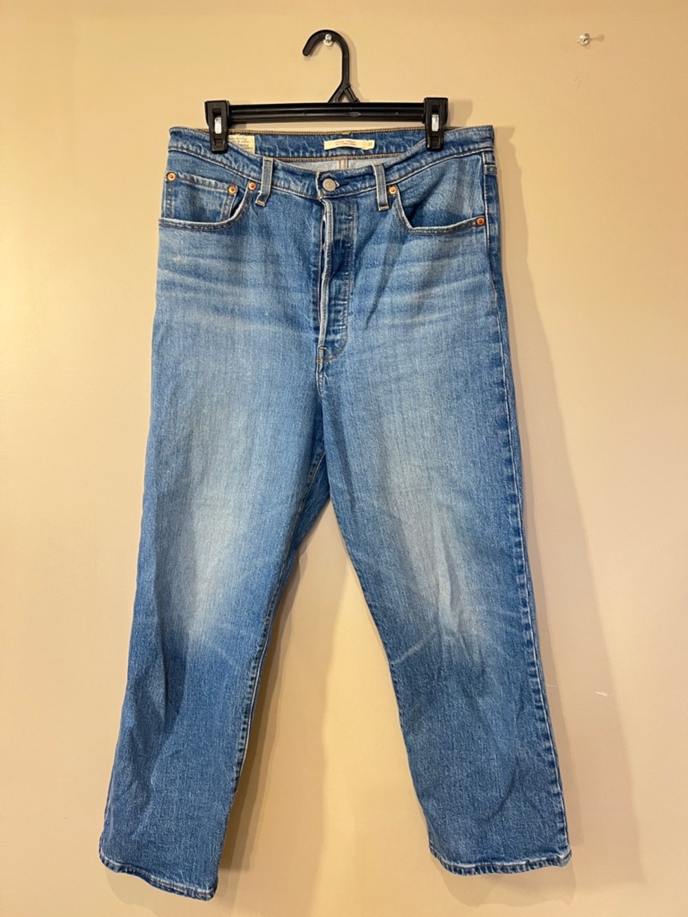 Levi's Women's Straight Leg Jeans in Medium Blue Wash